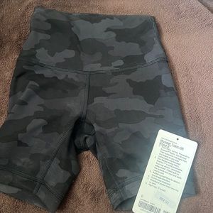 Lululemon Wunder Train HR Short 6” Size: 0
